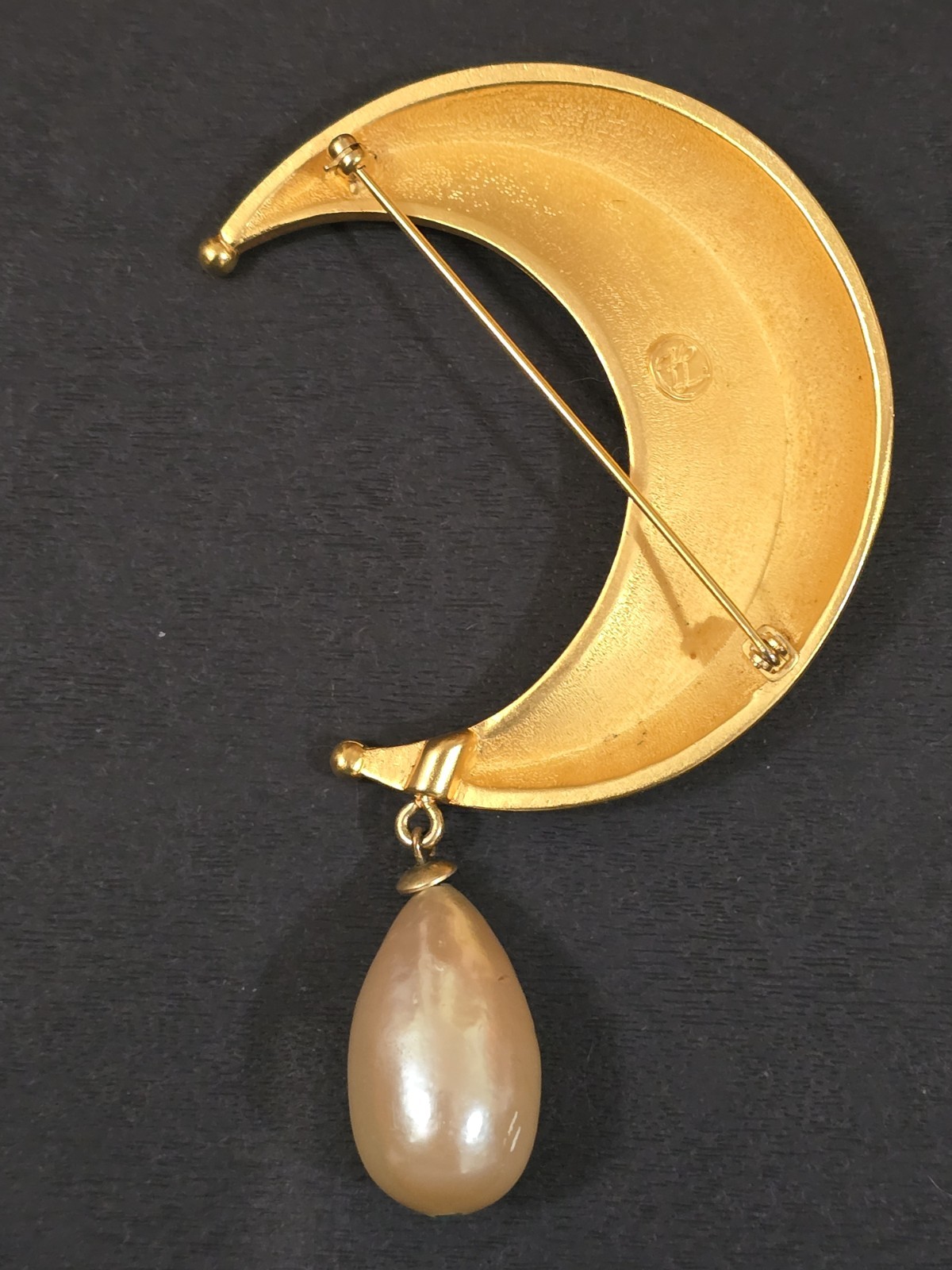KARL LAGERFELD Brooch Pin Crescent Moon Drop Pearl Matte Finish Gold Tone