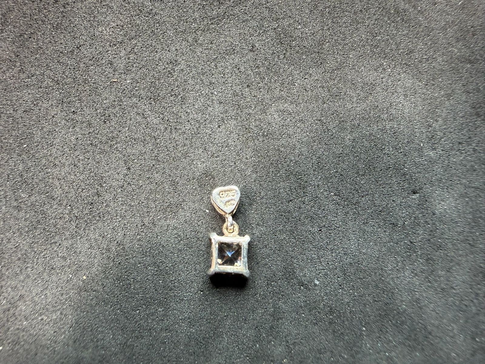 0.80g Vintage Sterling Silver 925 Heart Bail Pendant Square Clear Sparkling M