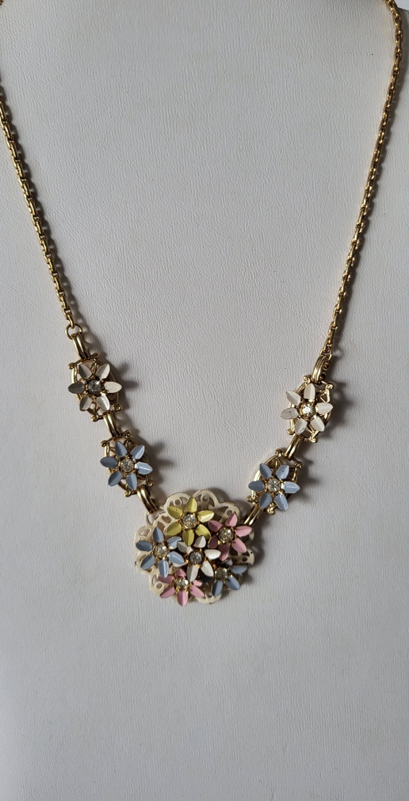 VTG MULTICOLOR ENAMEL DAISY NECKLACE