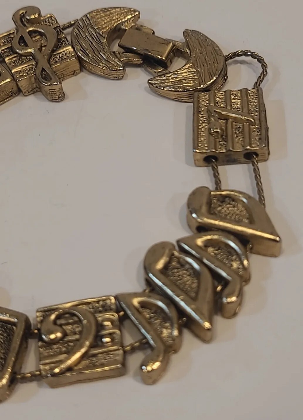 Musical Slider Charm Bracelet Vintage TOFA 1995 BG Signed Gold Tone Treble Notes