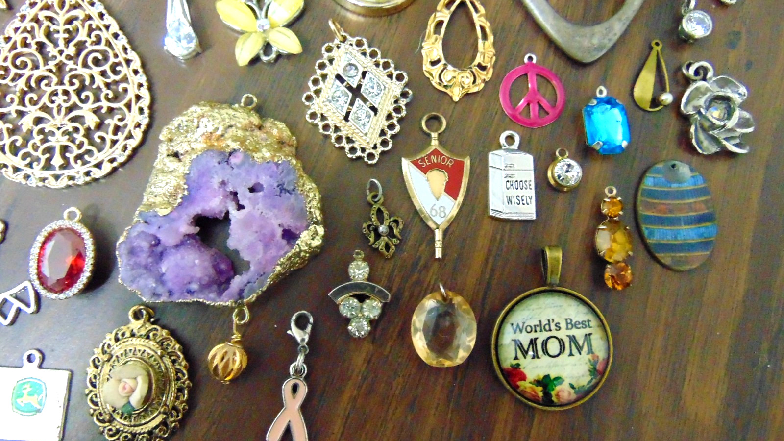 Huge Vtg lot of 141 Estate Pendants & Charms Mixed Materials And Styles