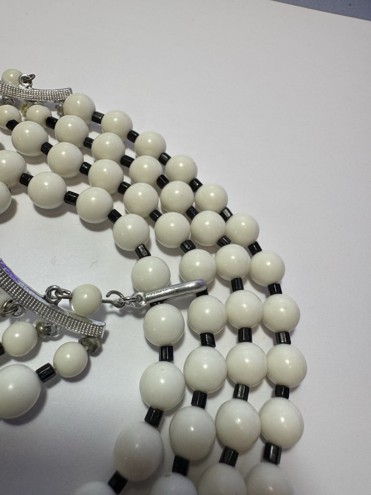Vintage Jewelry Necklace SIGNED JAPAN Beaded White Black Bib Casual Lucite 13