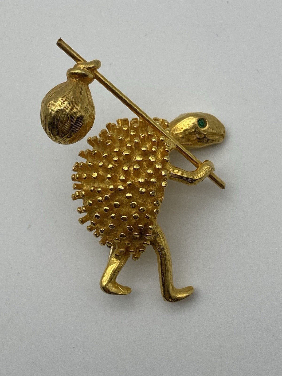 Vintage Signed Jeanne Hobo Gold Tone Green Eye Turtle Brooch Pin Jewelry