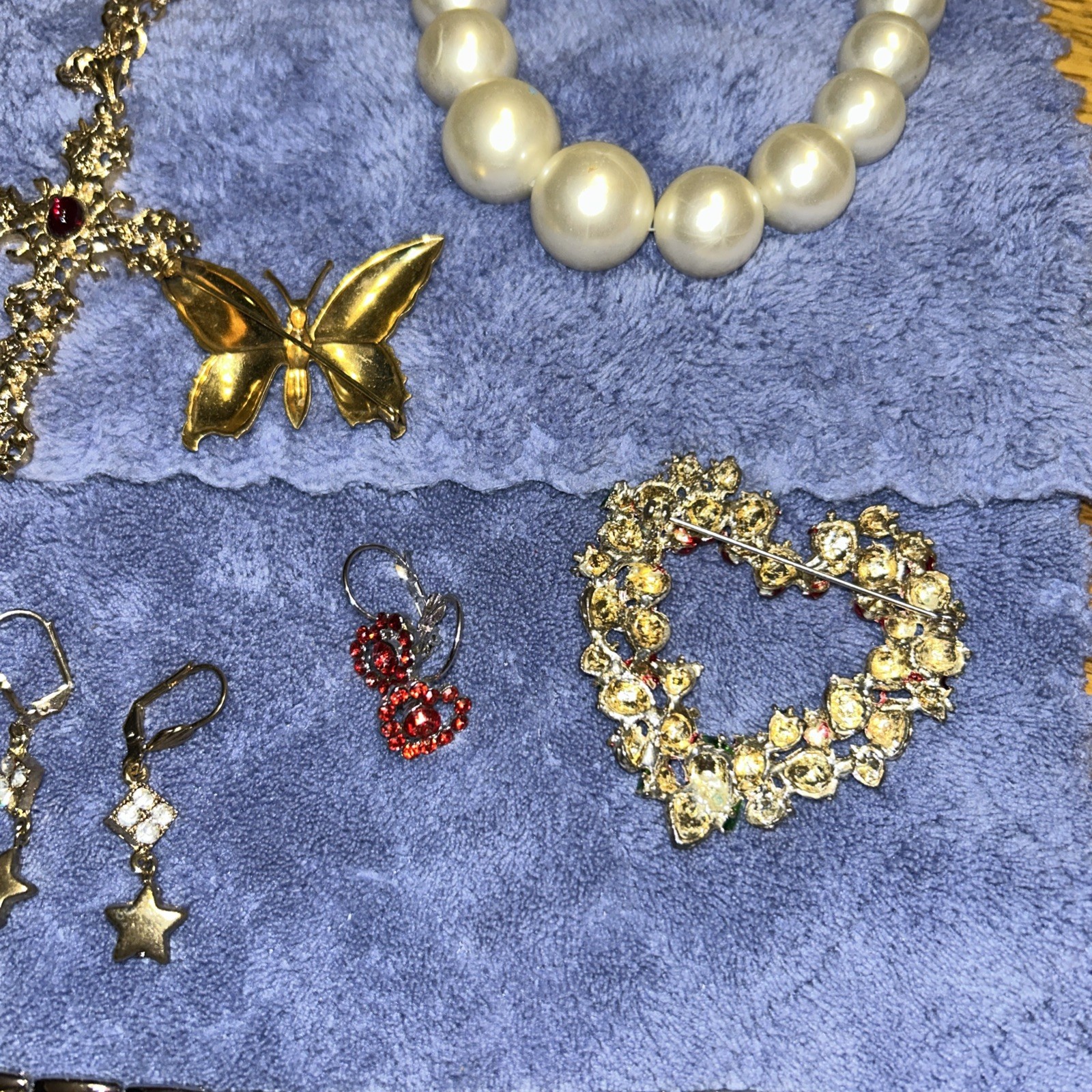Lot 15 Pieces Modern to Vintage Fashion Jewelry in New Condition