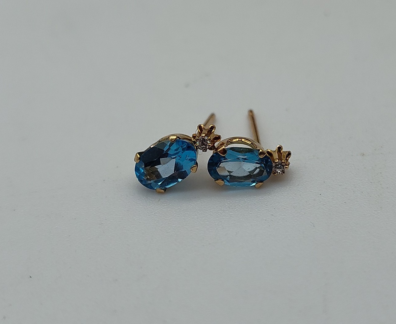 Vtg 10K Blue Topaz Clear Oval Gemstone Stud Y. Gold Earrings Karat KT Solid Post