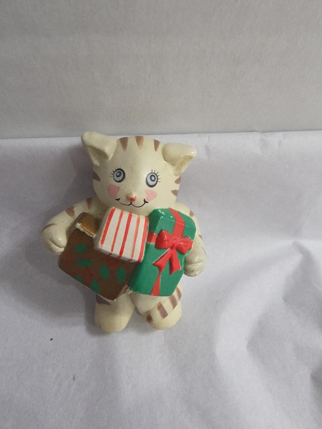 Vintage 1980 Fun World S. Lehman Cat Holding Christmas Presents Brooch