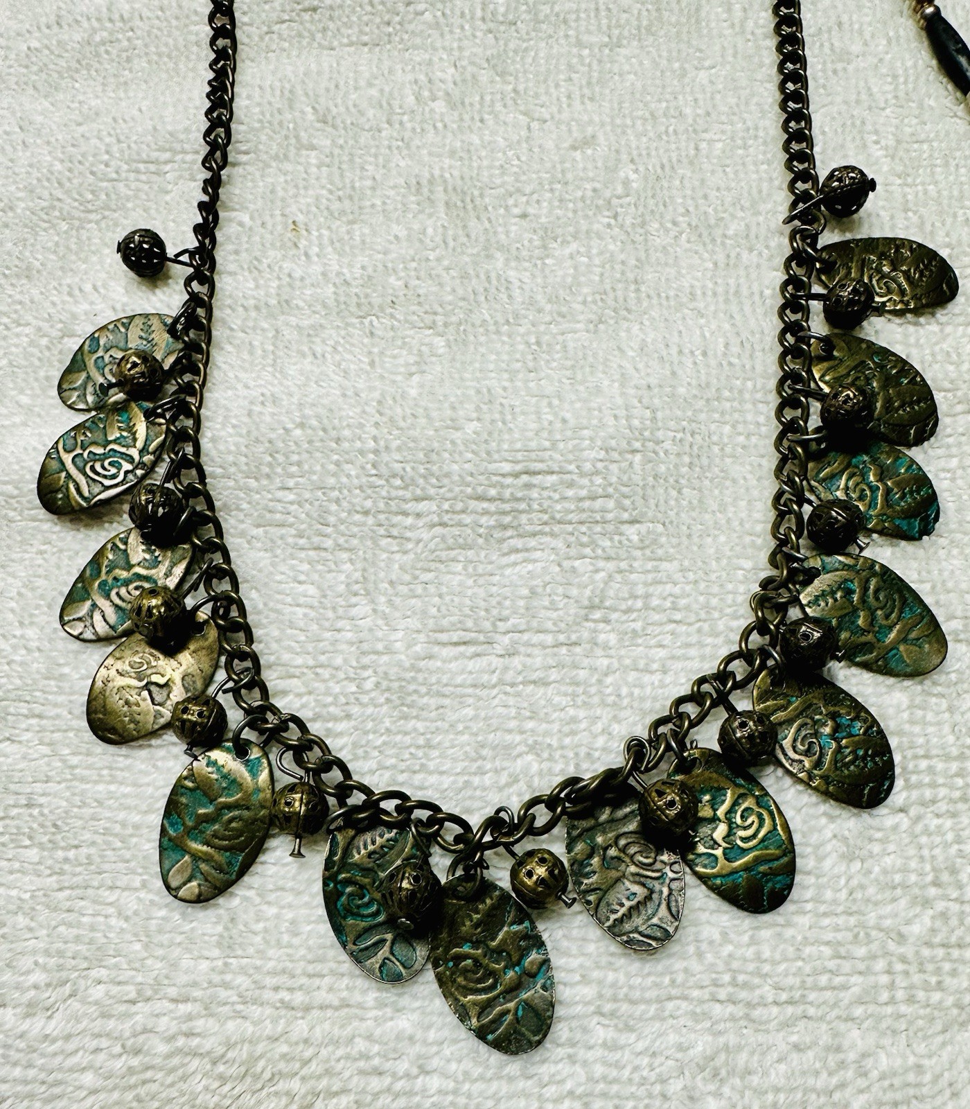 4 Collar Necklace Lot Green Black Red Gold Bead Dangles n0273