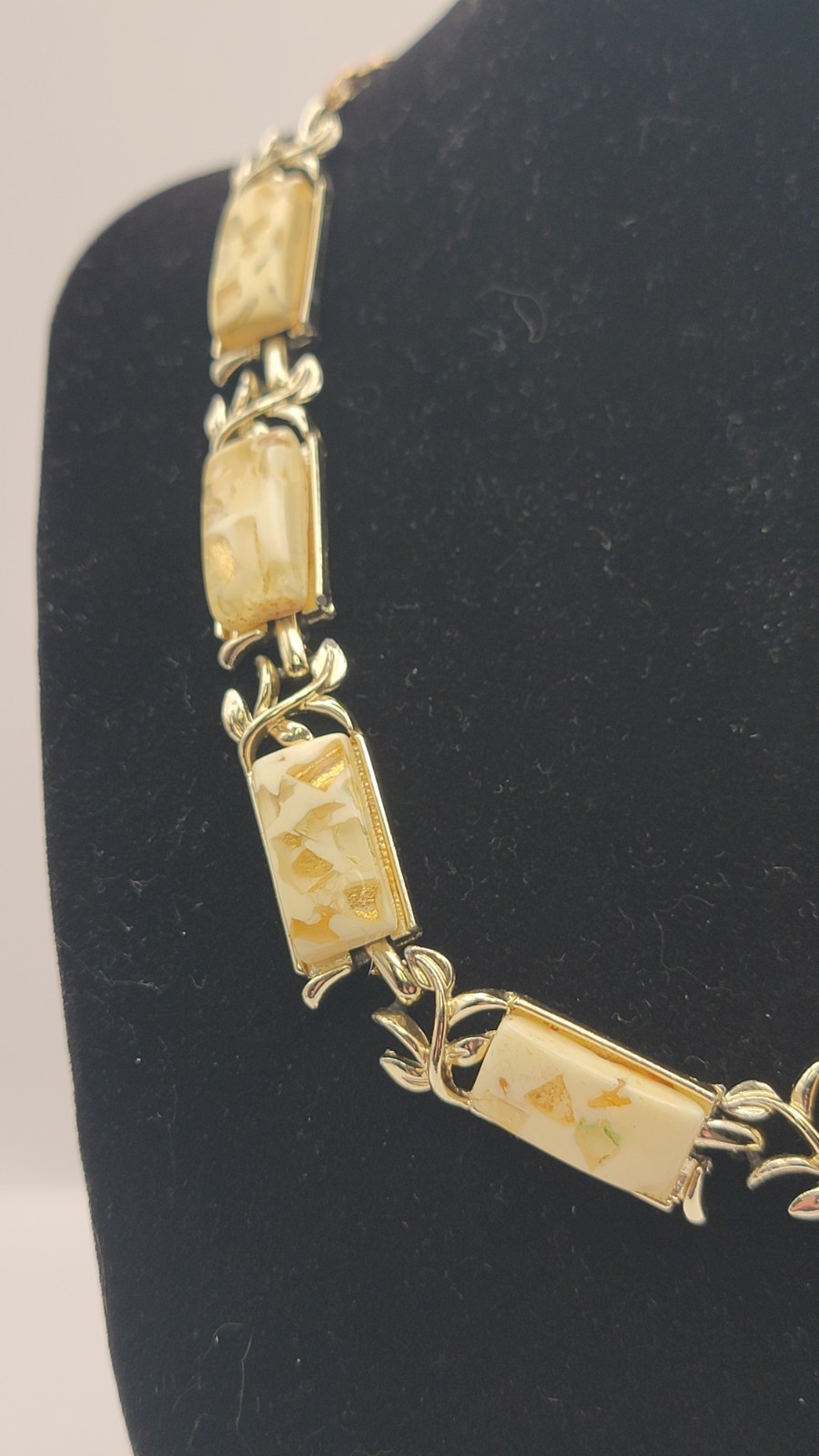 Vintage Thermoset Lucite Coro Off White Confetti Necklace Gold tone