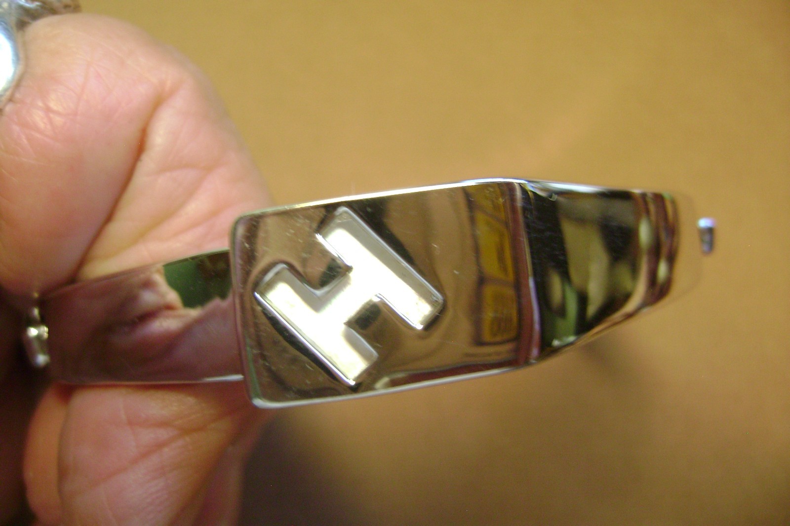 VINTAGE MOTHER OF PEARL INITIAL “H” SILVER TONE 7″ LENTH BRACELET