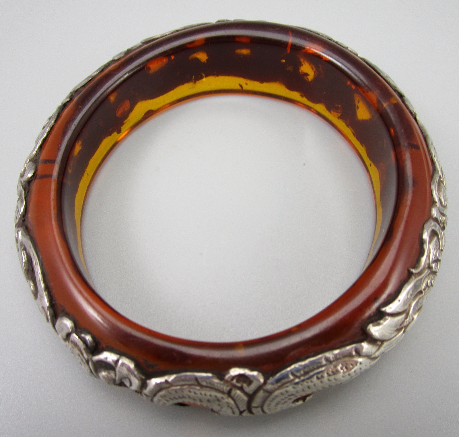 TIBET REPOUSSE STERLING SILVER ON FAUX AMBER RESIN DOUBLE DRAGON BANGLE BRACELET