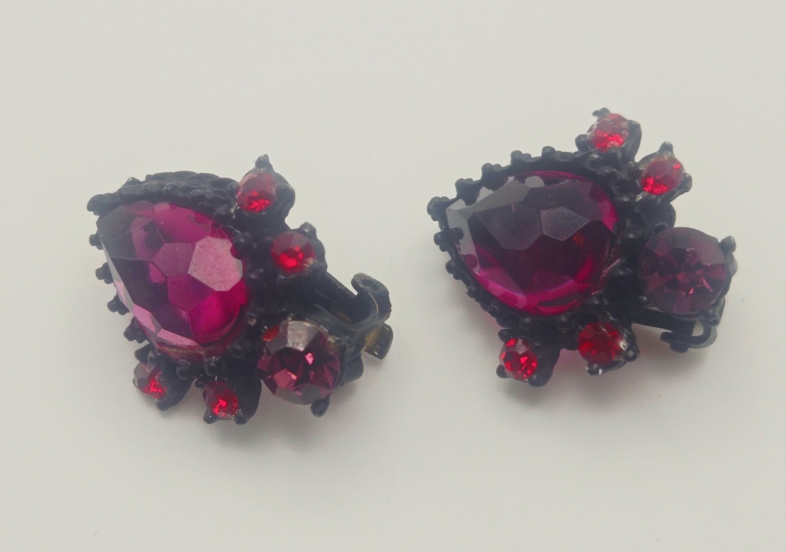 Vintage HAR Fuchsia Red Purple Rhinestone Clip On Earrings