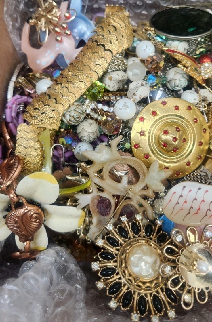 8lbs True Vintage Jewelry Lot Signed Unsigned Repair Wear