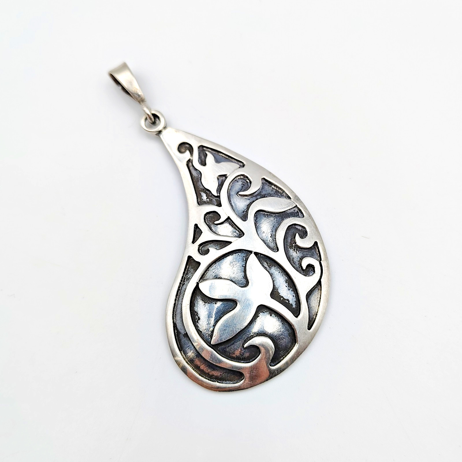 Vintage 950 Silver VR Mexico Teardrop Shaped Floral Design Pendant