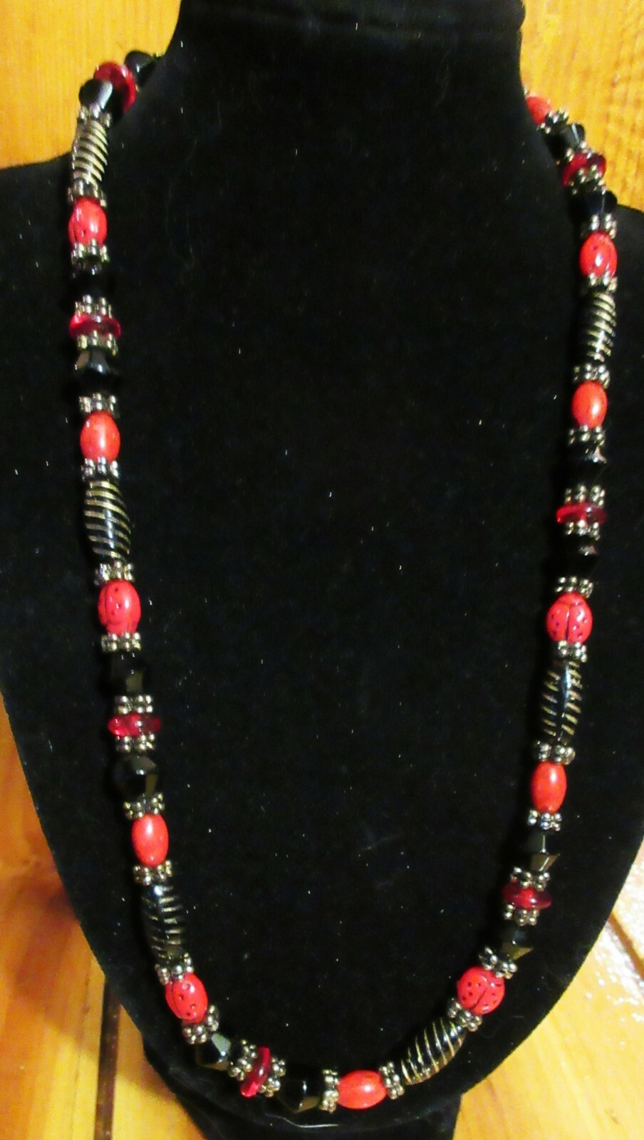 Vtg gold tone chain black red beaded strand Necklace Costume toggle closure