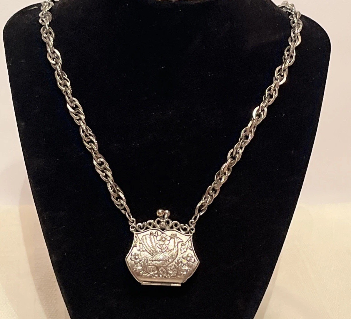 Vintage Beautiful Silver Tone Purse Locket Pendant Hinged Necklace Peacock 16.5”