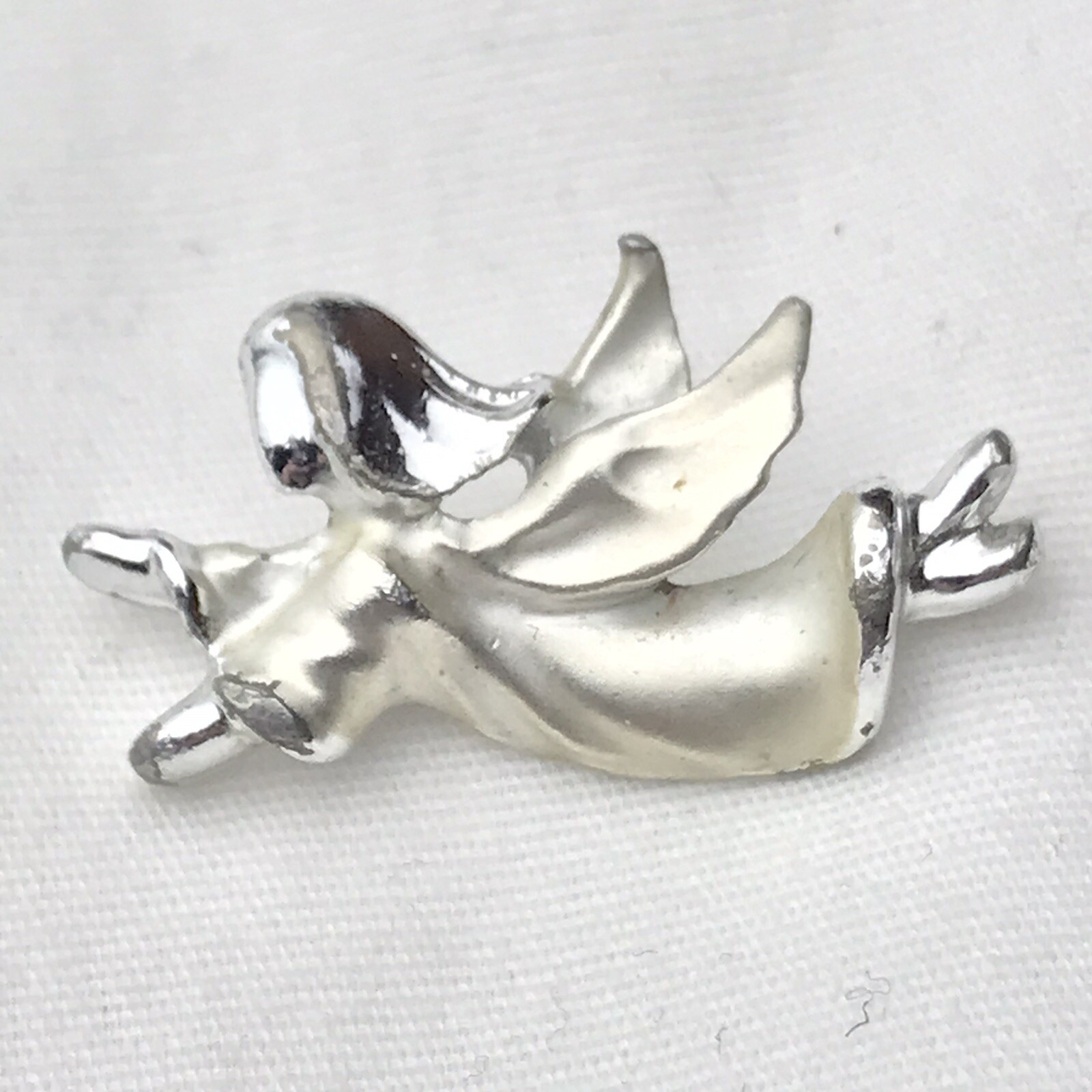 Gigio Silver Tone Off-White Enamel Angel Pin Vintage Flying Whimsical