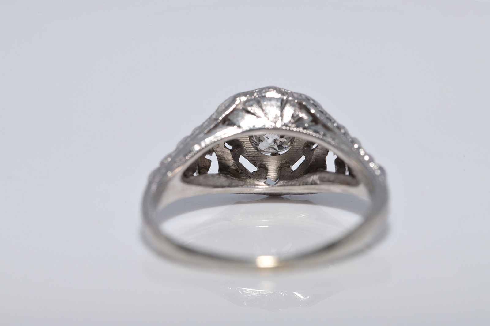 Antique Circa 1920s Handcrafted Art Deco 18k Gold Natural Diamond Ring