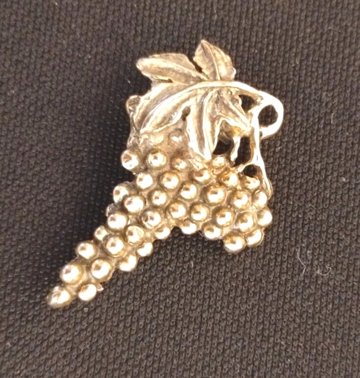 Vintage Zentall Signed Leaf Brooch Grapes Fruit Gold Toned