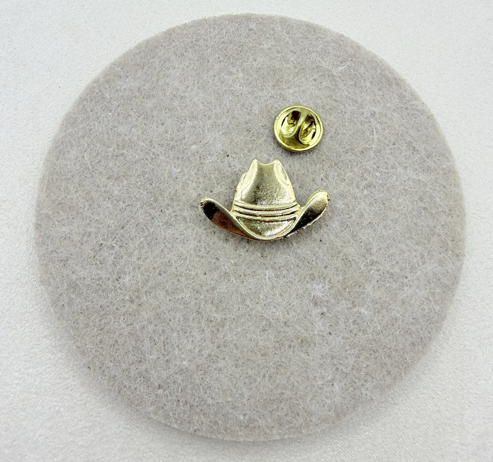 Vintage Gold Tone Western Cowboy Cowgirl Hat Lapel Pin Accessory Badge