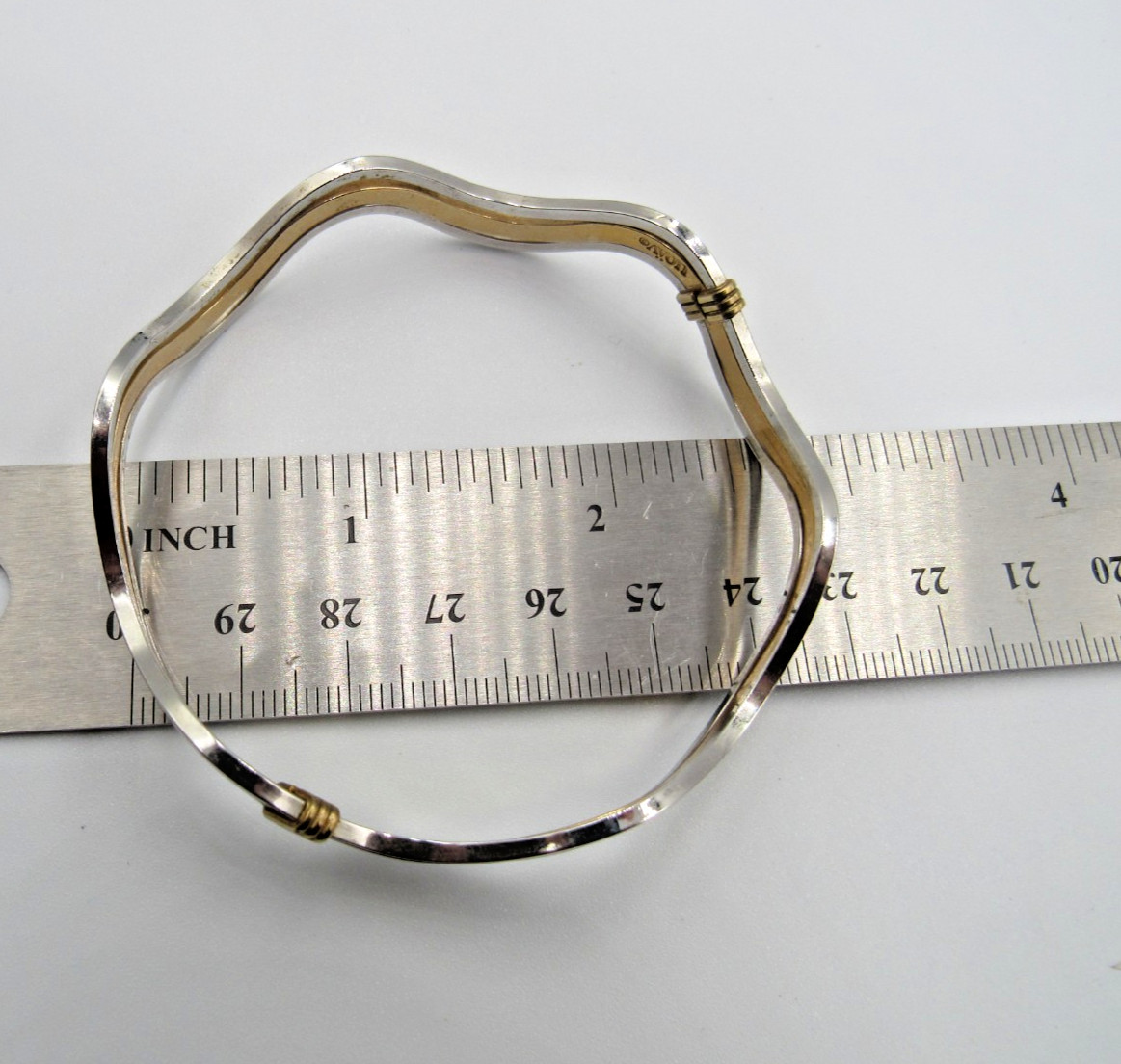 Signed Avon 1978 “Fashion Waves” Gold Silver Tone Stack Bangle Bracelets E5