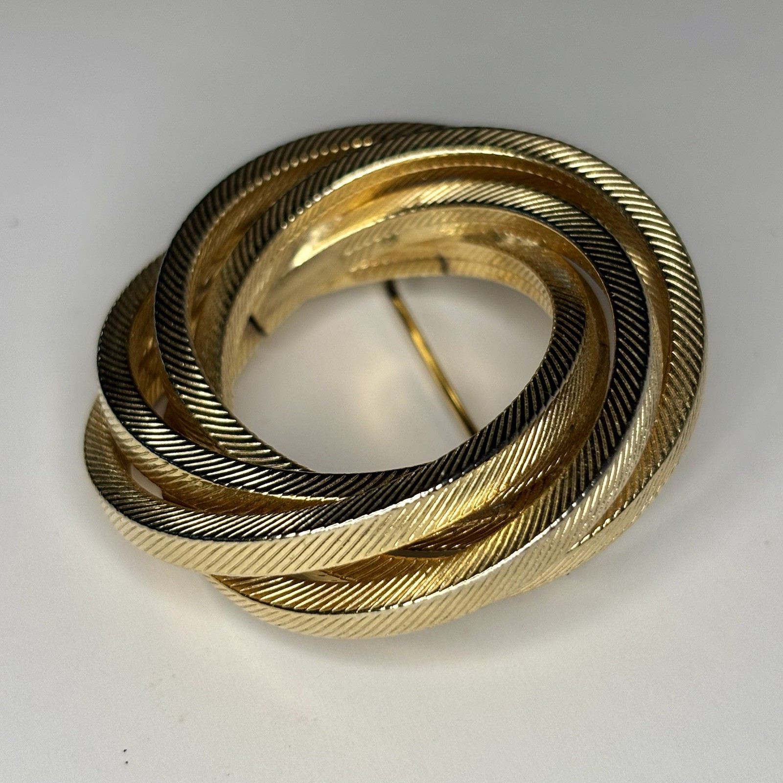 Vintage Gold Tone Textured Triple Swirl Circle Brooch Pin – Costume Jewelry