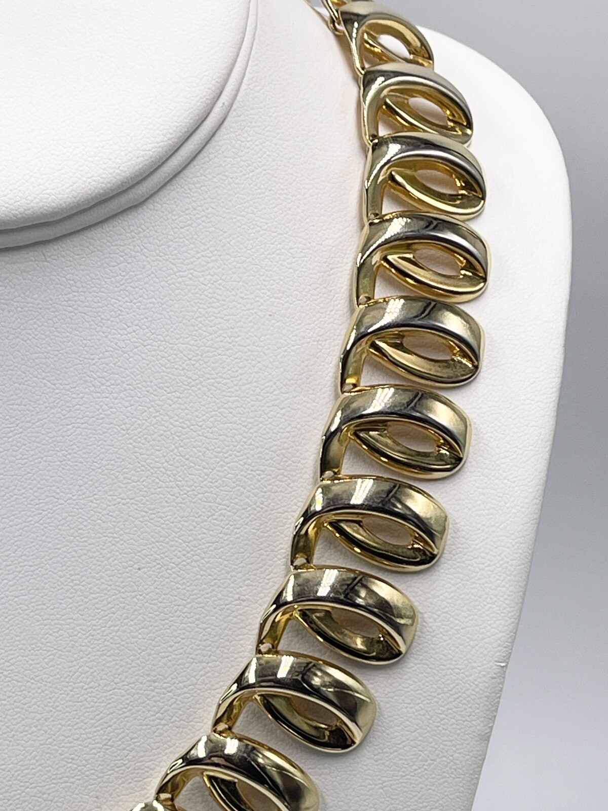Vintage Necklace Gold Tone Swirl Design Ribbon Toggle Clasp 17 inch