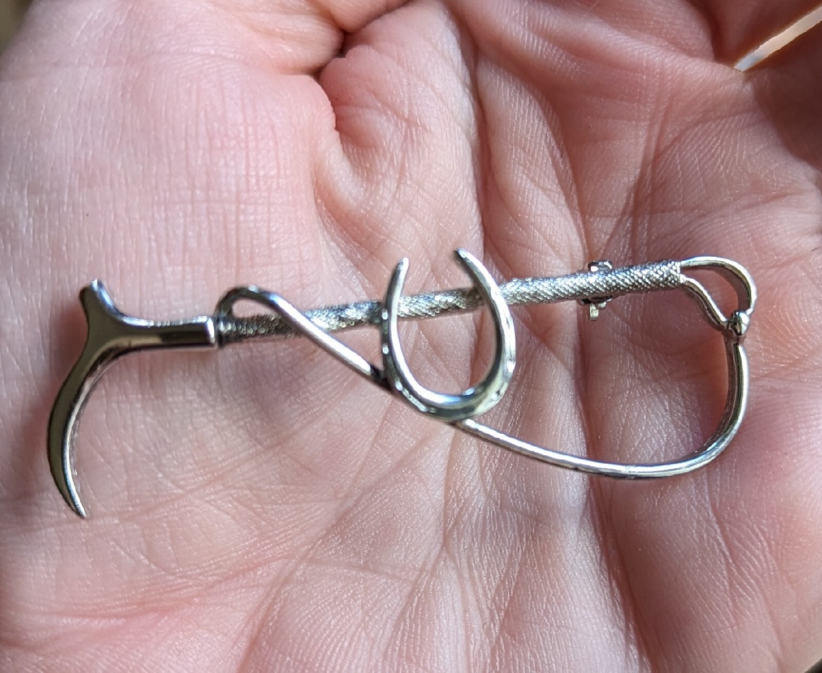 Silver Tone Equestrian Horse Shoe Pin BROOCH Riding Crop Brom P.D. Saddlery MI