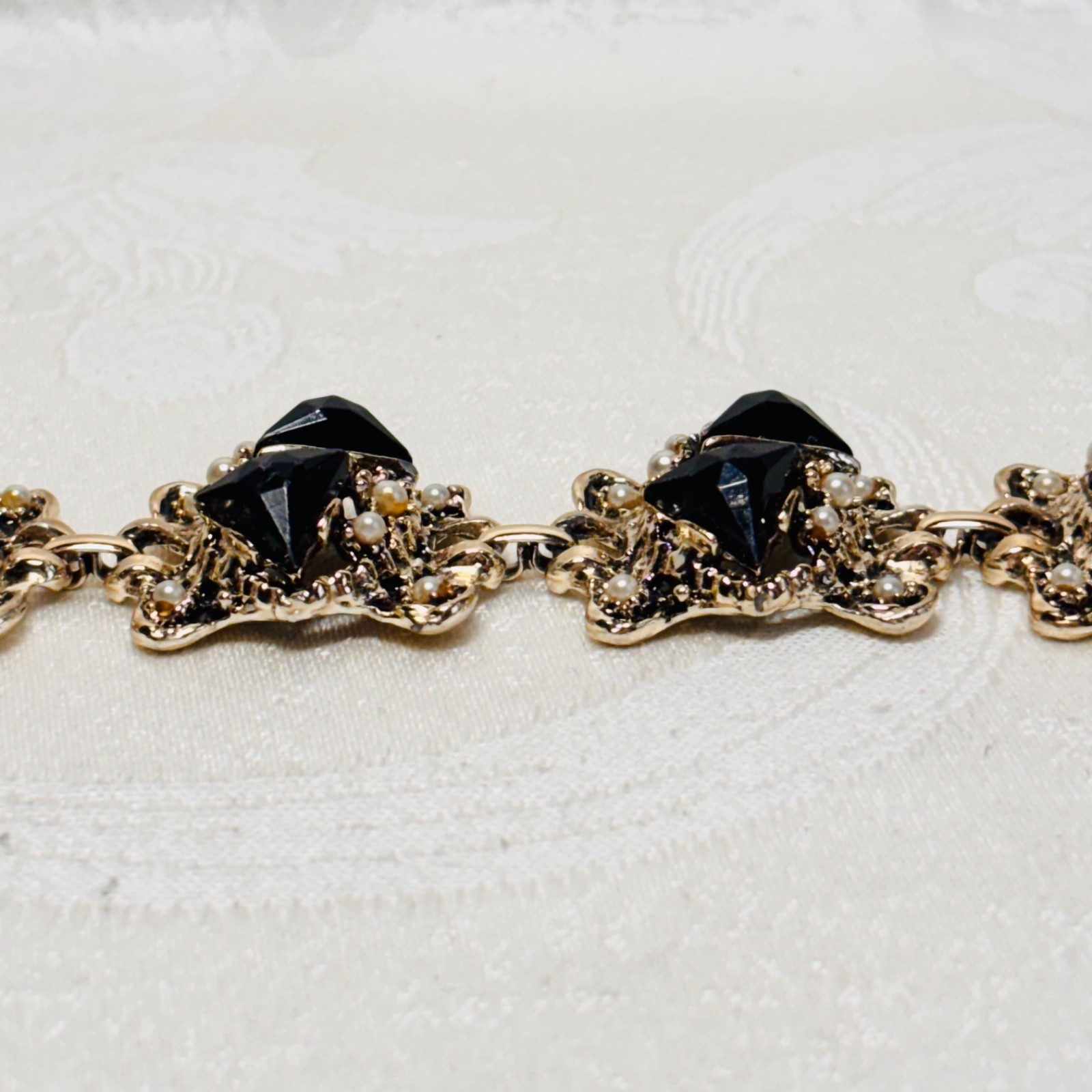 BRACELET black faux gem faux pearl silvertone metal link fold over clasp vintage
