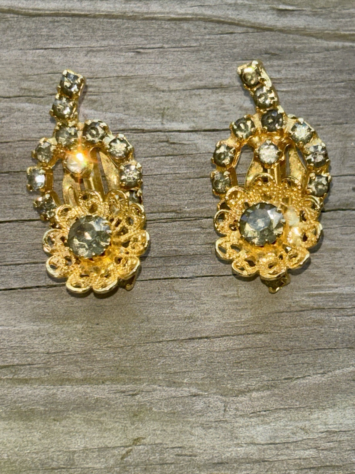 Vintage Matching Brooch And Earrings Set Shiny Sparkling Gold Tone Set