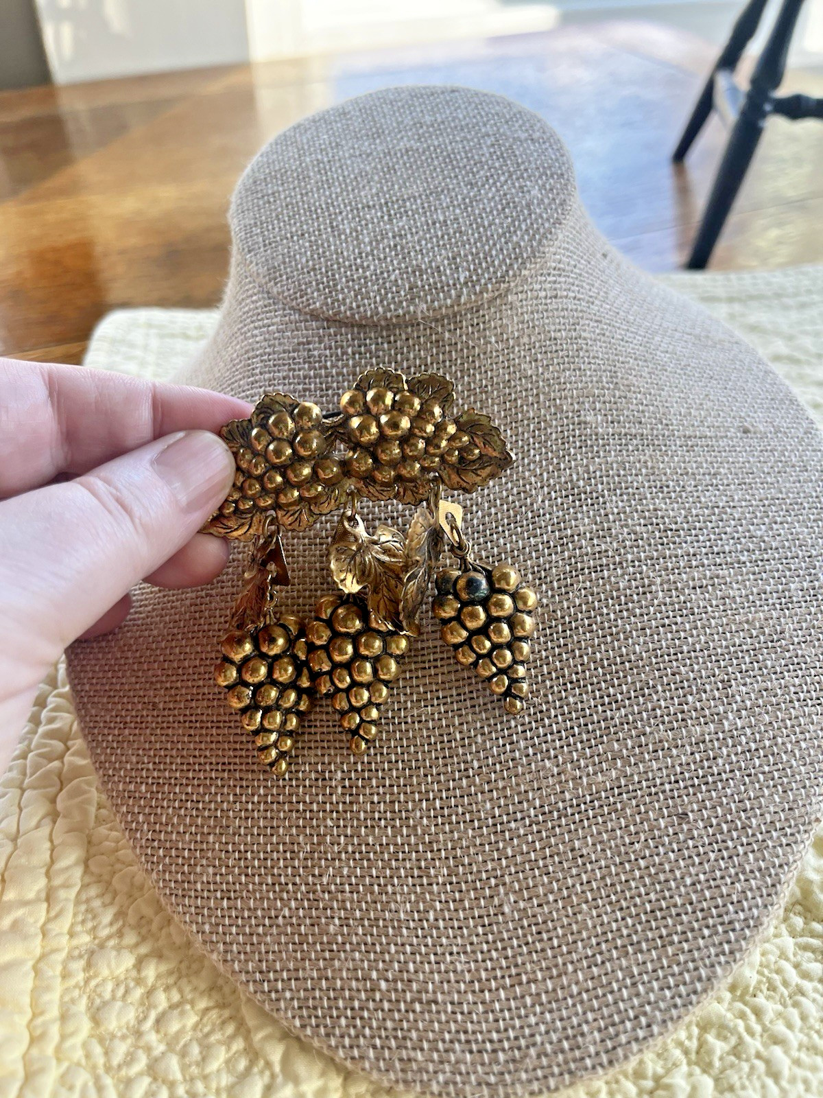 Beautiful Vintage Stamped Grapes Pin Brooch