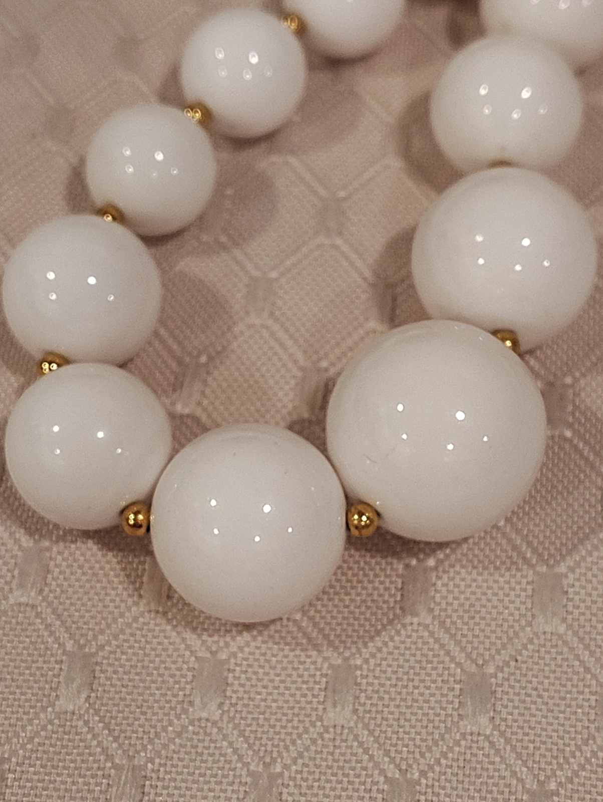 VTG White Graduated Lucite Beads With Gold Tone Spacers Necklace 24″ Long