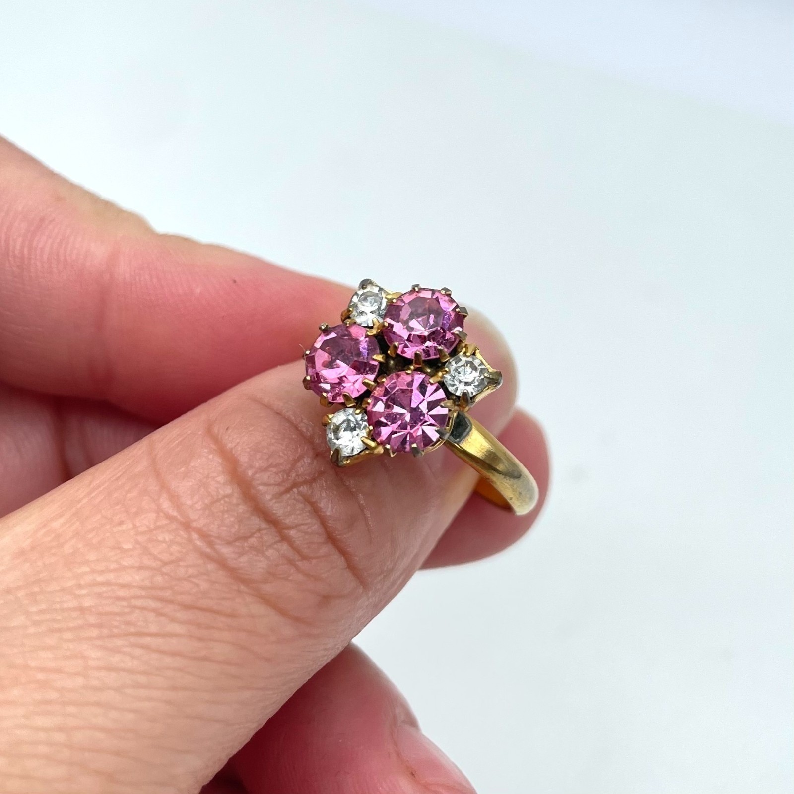 Vintage Gold-Tone Fashion Pink Faceted Prong Cluster Rhinestone Cocktail Ring