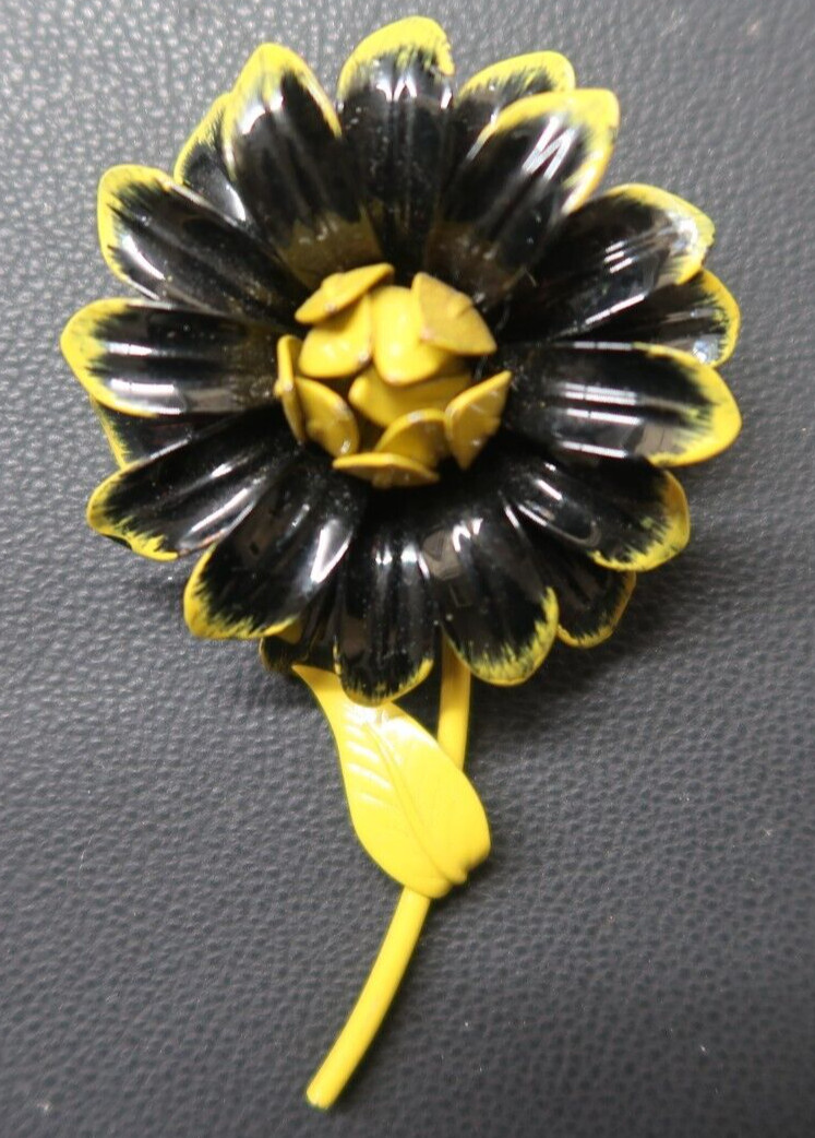 VINTAGE ENAMEL FLOWEE BROOCH PIN BLACK LIME GREEN FROM ESTATE MID-CENTURY MOD