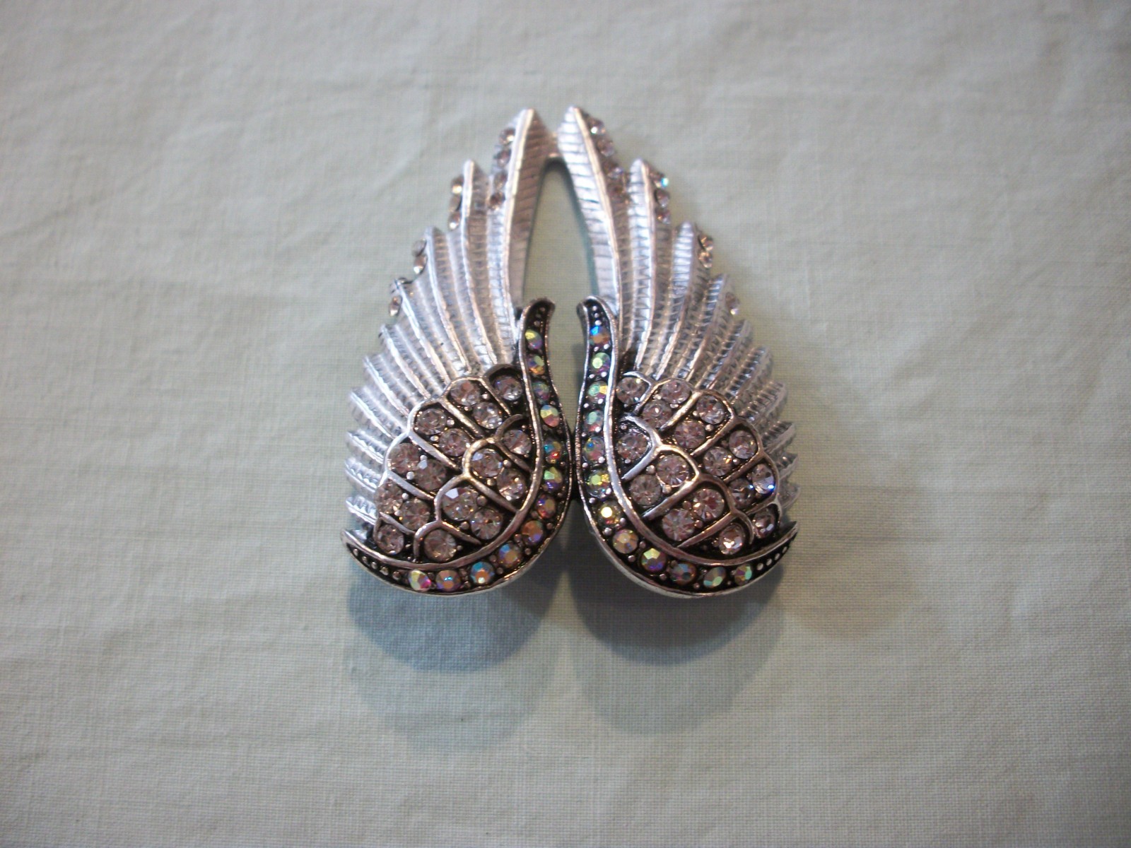VTG SiLVERTONE/AURORA BOREALIS/CLEAR RHINESTONE (ANGEL WINGS) PIN/PENDANT COMBO