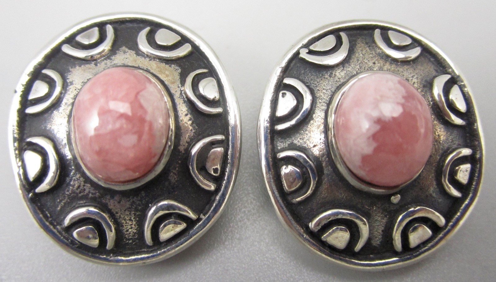 BEAUTIFUL DIAN MALOUF STERLING RHODOCHROSITE 1″ CLIP ON EARRINGS