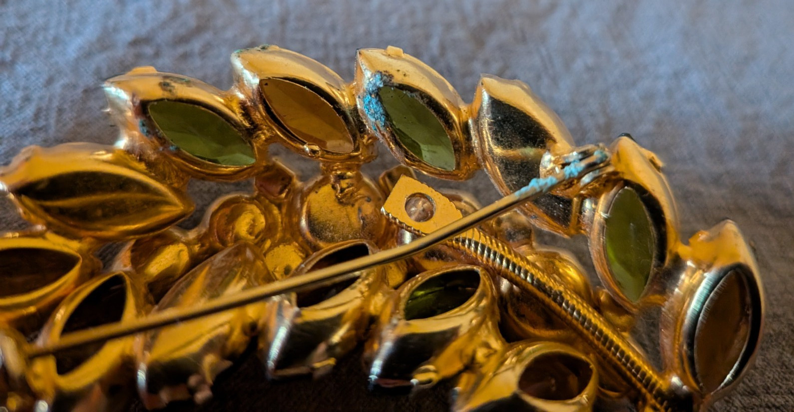 Vintage Unsigned Juliana Rich Fall Colors Rhinestone Leaf Brooch Pin 2.5″