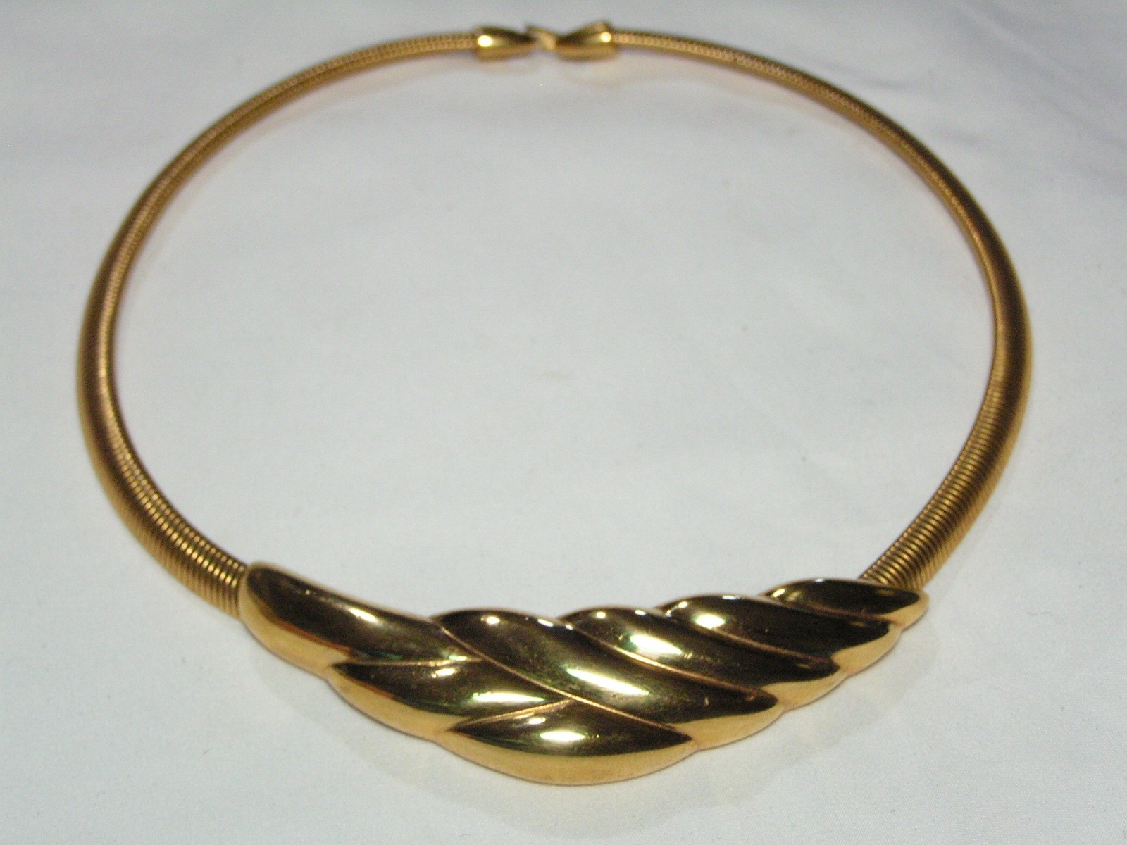 …Vintage NAPIER…Gold Tone Omega Chain, Station Bib Pendant Necklace…