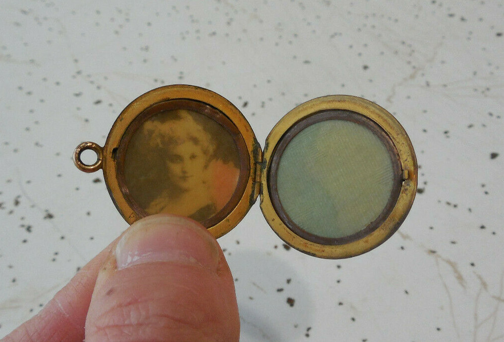 Antique Victorian Locket Rose Gold? Initials N E J Woman’s Photo Inside F & C