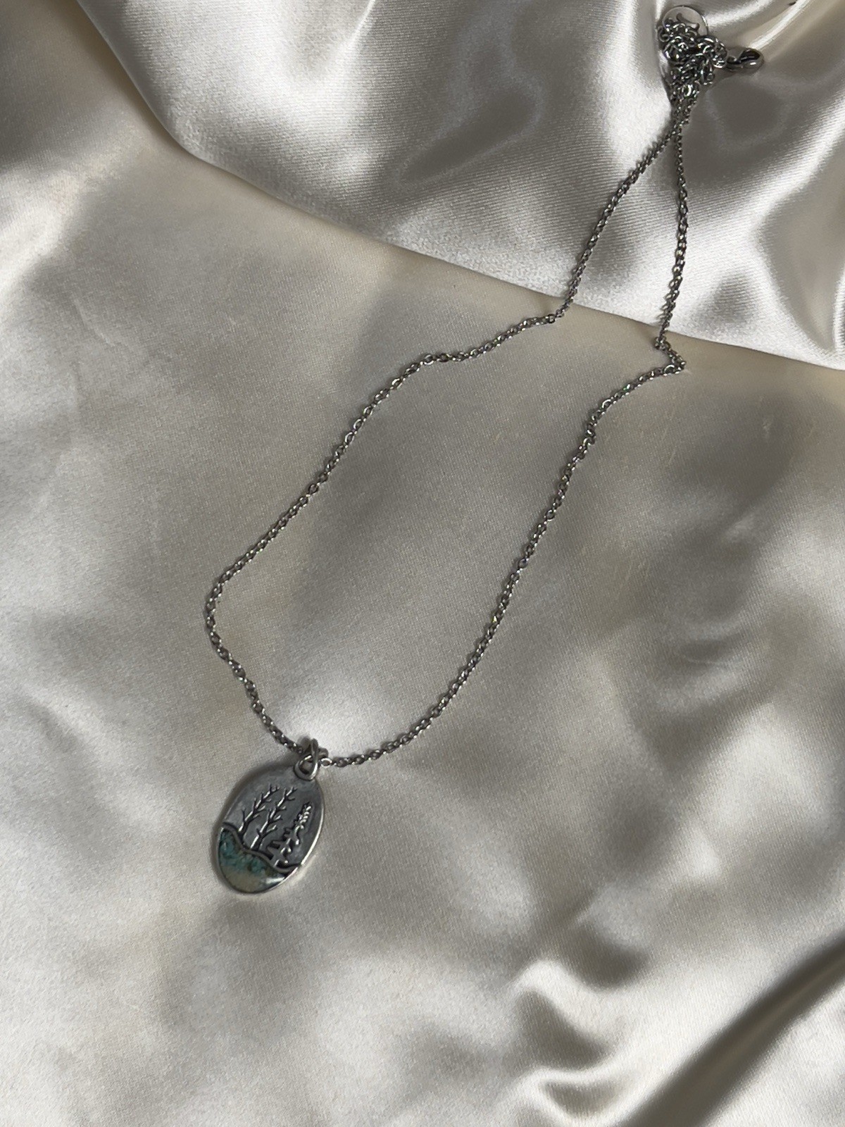 Vintage Silver-Tone Nature Scene Necklace – Adjustable 18–22 Inches