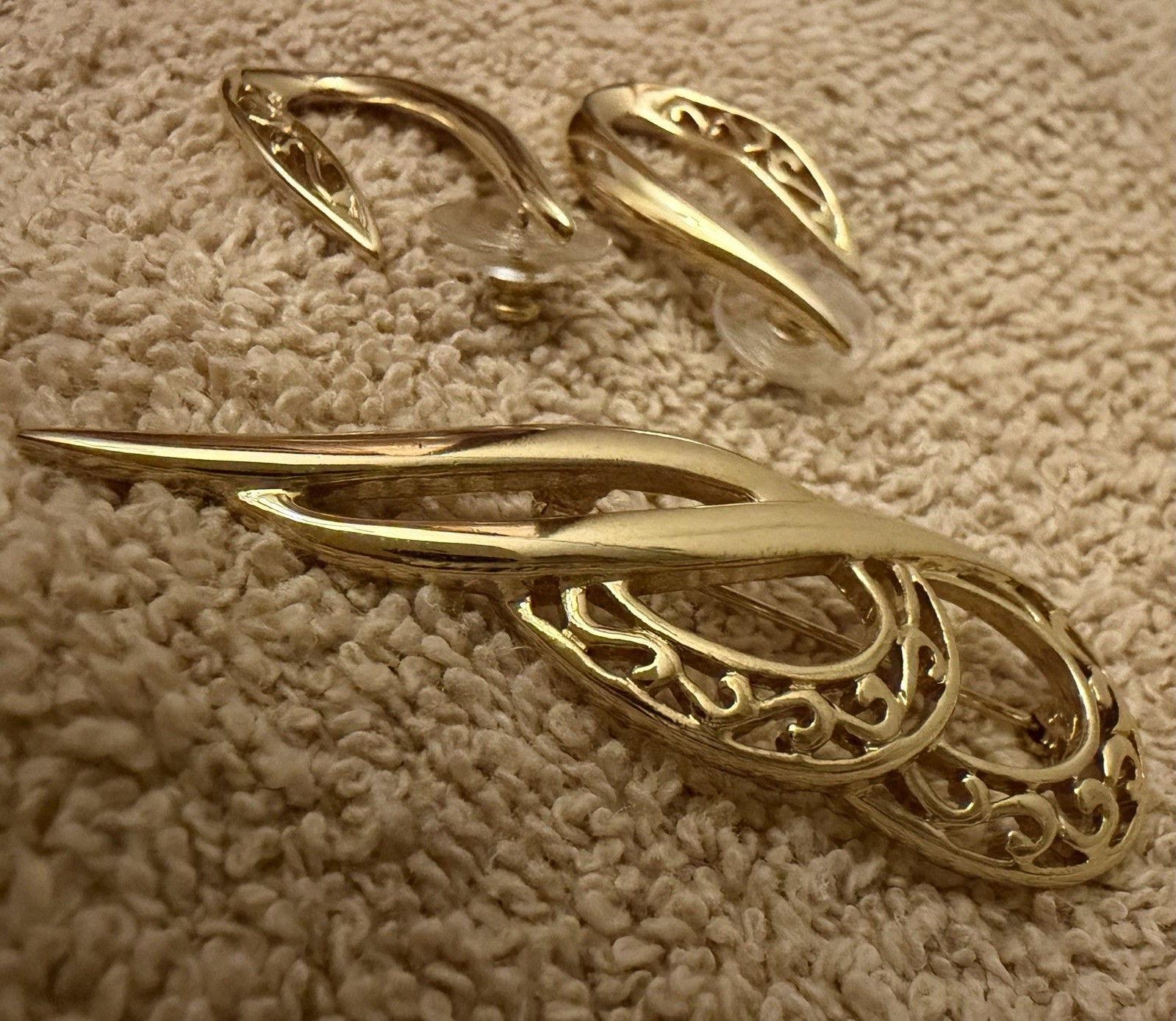Vintage Trifari Filigree Brooch Pin + Stud Earrings (3pc Matching Set, Signed)
