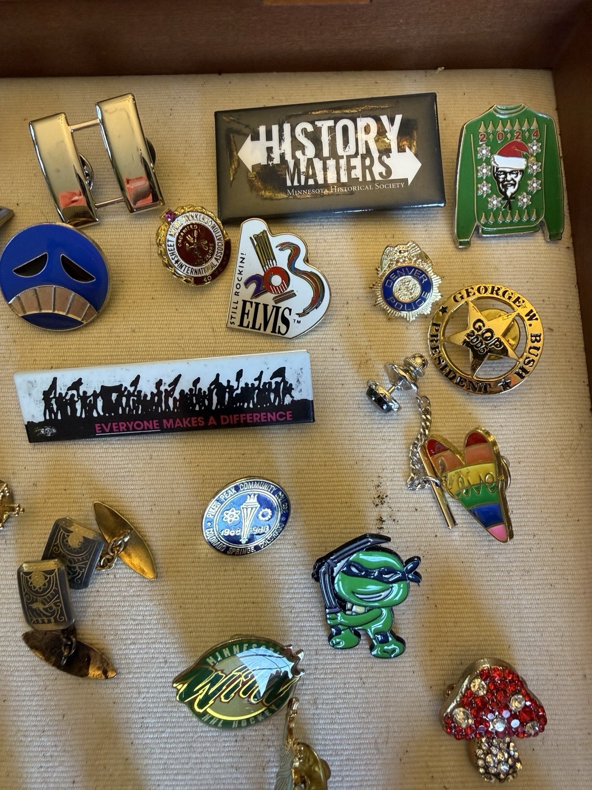Huge Vintage Men’s Accessories Pins Memorabilia Cuff links Sports Political Tie