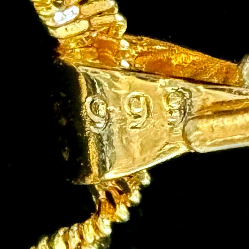 VTG Flower Hollowed-out Gold-plated (NOT SURE) Pendant Necklace, marked ‘999’