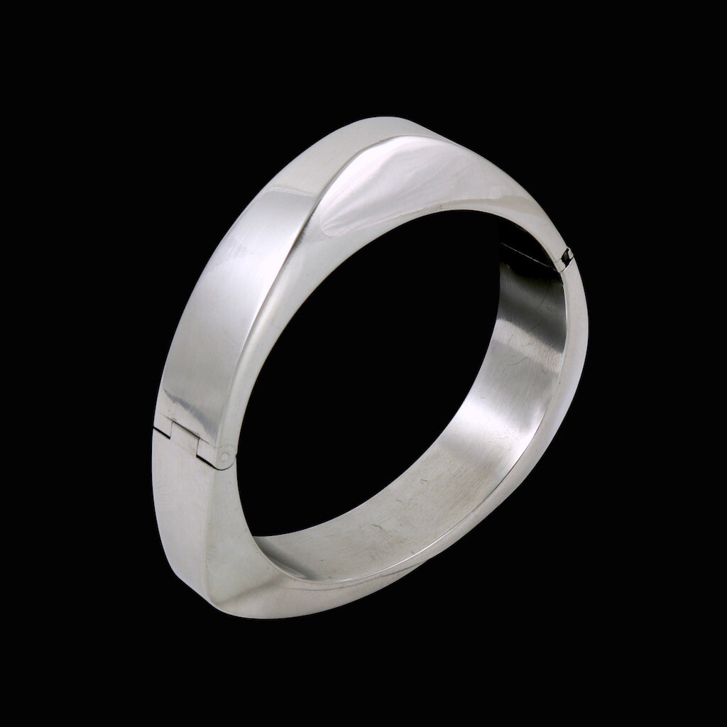 MOLTKE Jewelry – Denmark. Sterling Silver Hindged Bangle.