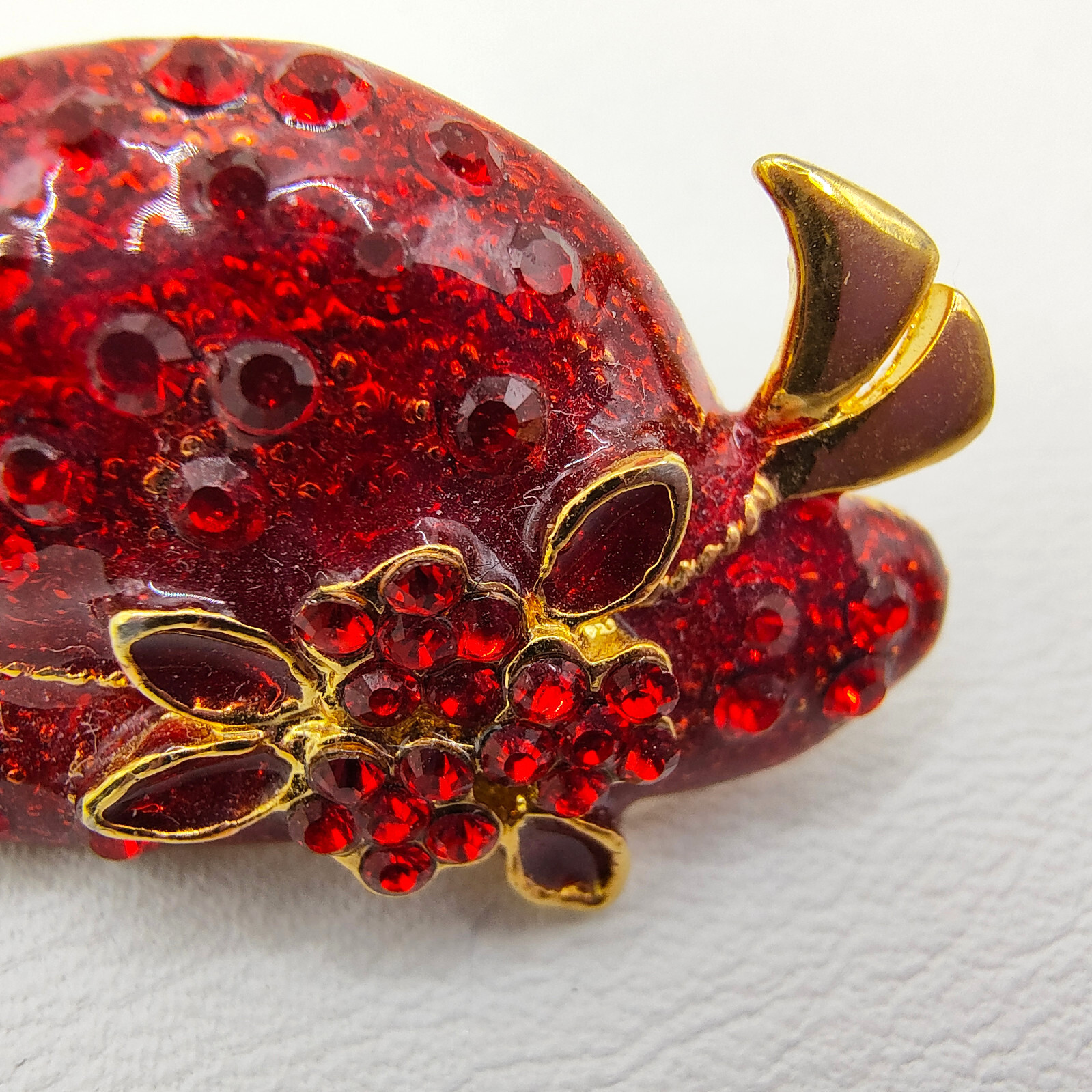 Vintage Red Hat Society Lapel Pin Brooch Enamel Rhinestone Gold Tone 1.5″