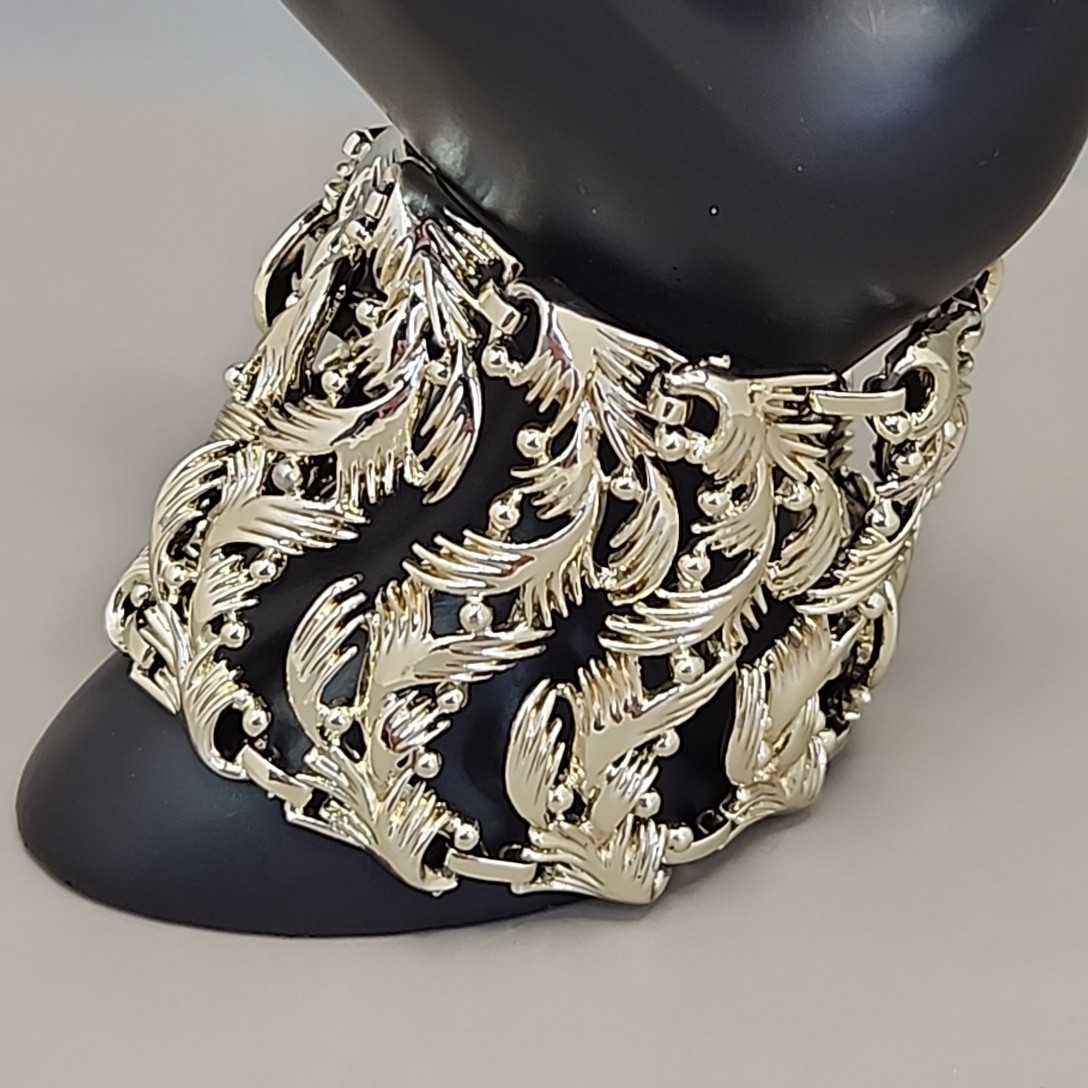 Vintage Charel Wide Bracelet Openwork Leaf Bar Link Gold Tone 7″
