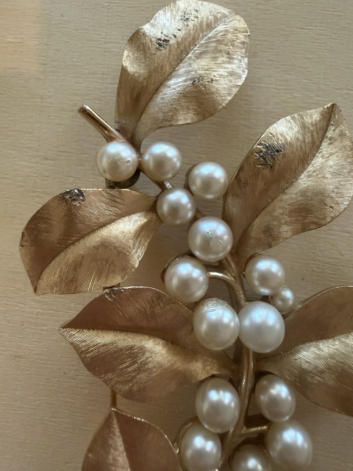 Trifari Signed Gold Tone Leaf Spray Brooch Pin w/ Simulated White Pearl