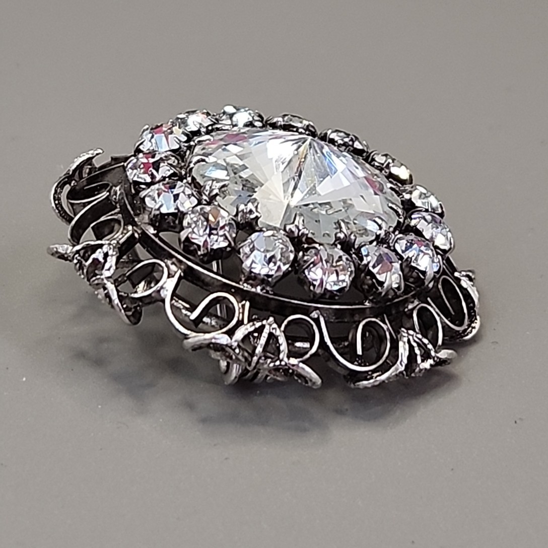 Vintage Rivoli Rhinestone Brooch Round Clear Glass Silver Tone Filigree 1 5/8″