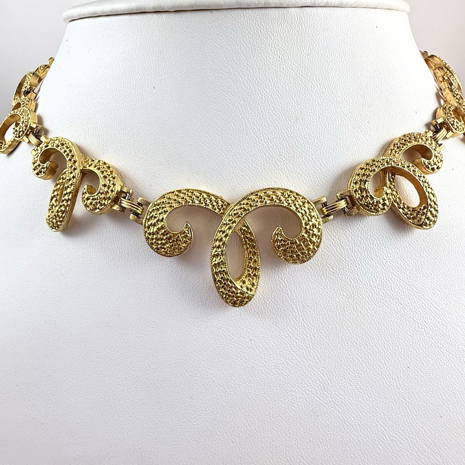 Vintage CATHE Signed Gold Tone Textured Necklace 17″ Prom Wedding