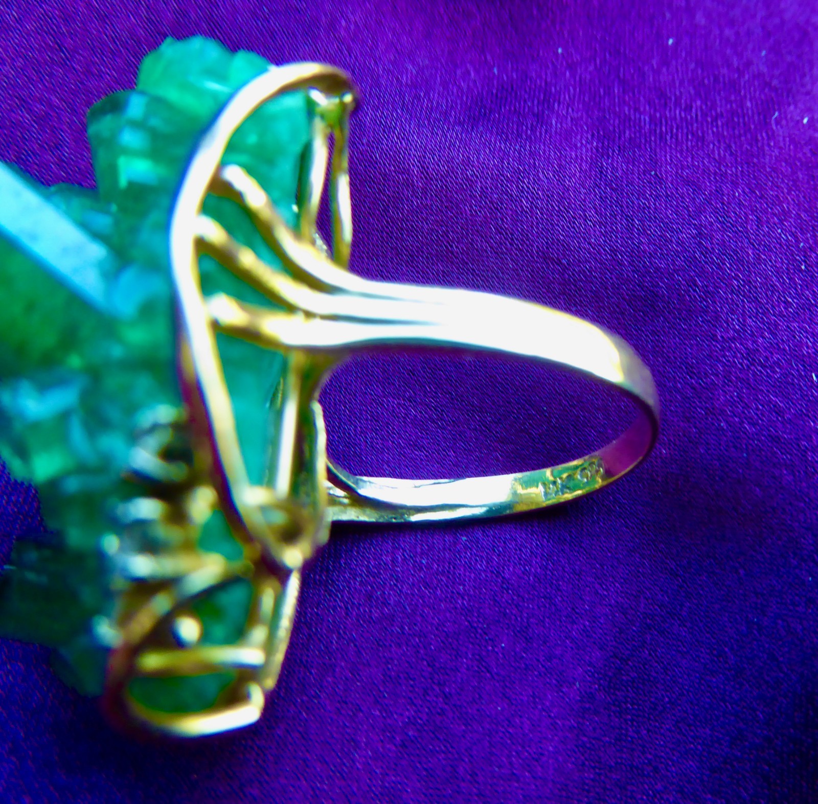 Vintage 1970s 14k Gold and Synthetic Emerald Crystal Ring Freeform Brutalist