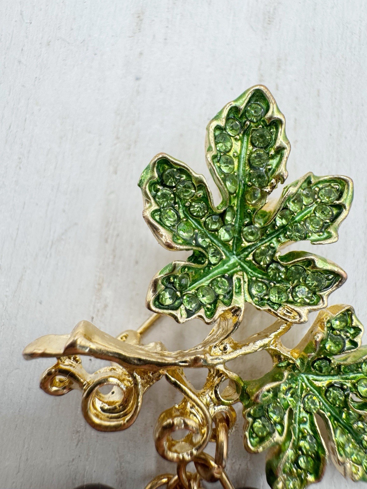 Bunch of Grapes Brooch Amethyst Glass Purple Grapes Gold Green Rhinestone Leaves